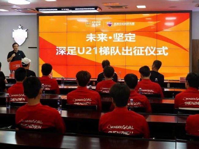 美女露尿口网站